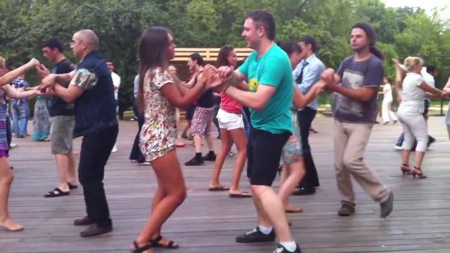 Bachata Artem & Evgenia park Gorkogo Moscow10.07.2012 смотреть онлайн