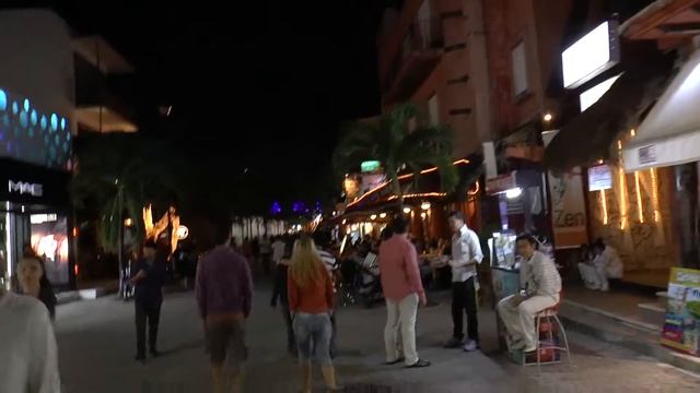 Необычный автобус в Мексике, едем из Парка Шкарет на 5 Авеню смотреть онлайн
