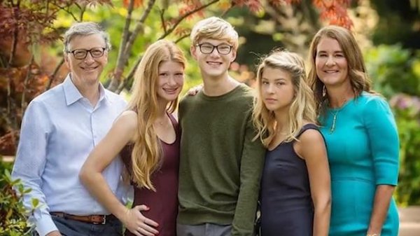 Бил Гейтс гений или злодей.