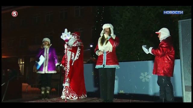 В центре Инты зажглись сотни огней на самой главной новогодней елке Приполярья. смотреть онлайн