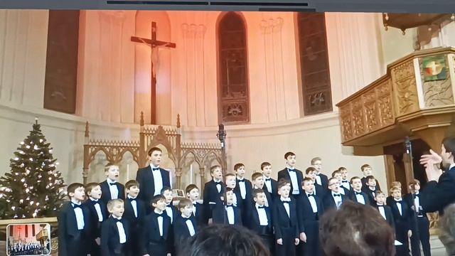 "Под Рождество" музыка Михаила Кушневского, слова Михаила Кузьмина. Исполняет Хор мальчиков "Дебют смотреть онлайн