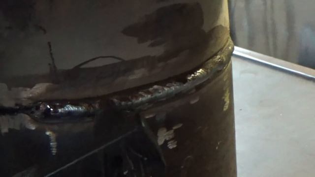 ?Как красиво заварить горизонтальный шов на трубе электродом начинающему сварщику смотреть онлайн