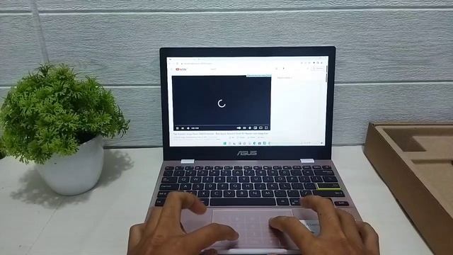 Unboxing Asus E210 смотреть онлайн