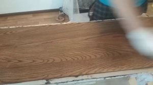 Нанесение масла с твёрдым воском на ступень из ясеня