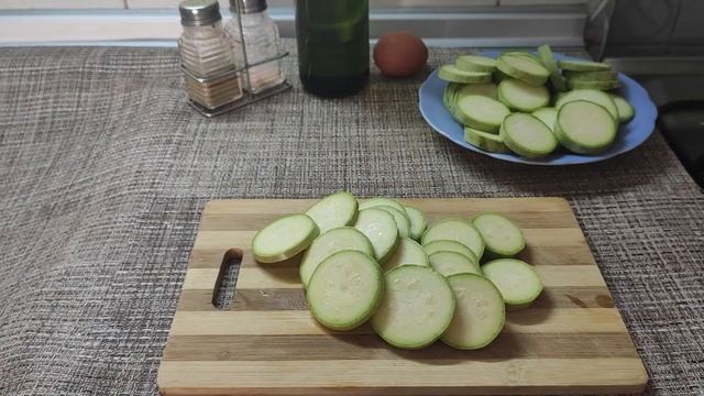 Kак Приготовить Жареные Кабачки с соусом Дзадзики - Fried zucchini with Tzatziki смотреть онлайн