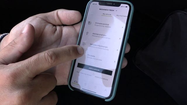 Renault Megane E-TECH app смотреть онлайн