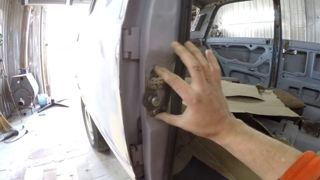 ваз 2107 - дошпатлевал и погрунтовал правый борт смотреть онлайн