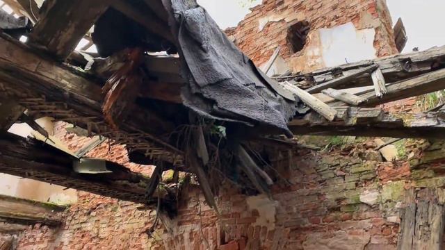 Берестеново Оршанский район / Каменный флигель 19 века / Под Оршей разрушается историческое здание смотреть онлайн