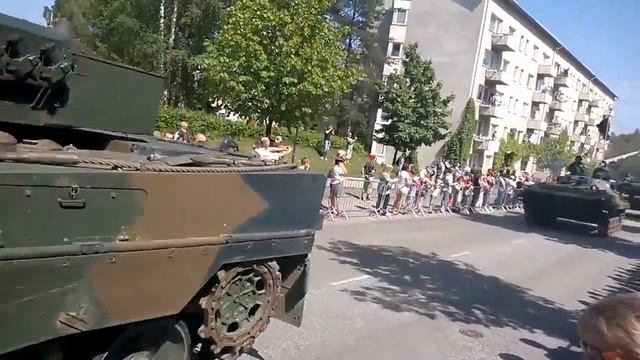 Финляндия начинает модернизацию своих танков "Леопард 2" смотреть онлайн