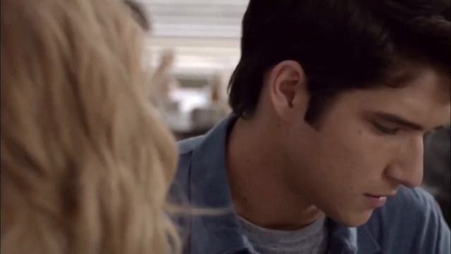 Teen Wolf 2x05 Erica flirt with Scott witch makes Allison jealous. Allison warns Lydia about both. смотреть онлайн