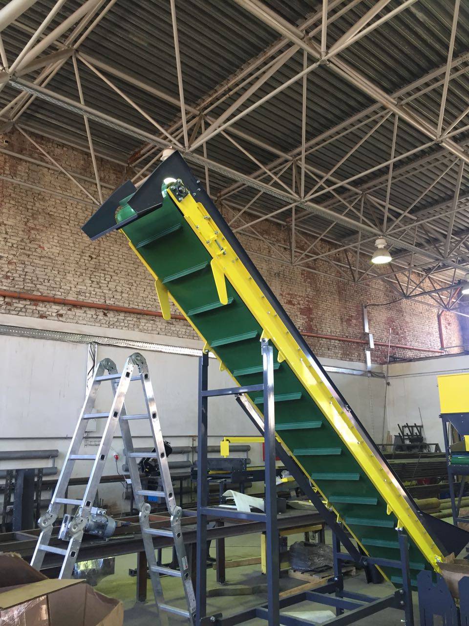 Загрузочный транспортер (наклонный) по тех. заданию смотреть онлайн