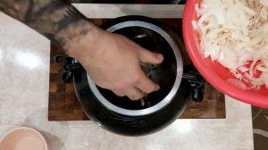 Тушеная Домашняя Утка с Луком и Специями в Афганском Казане