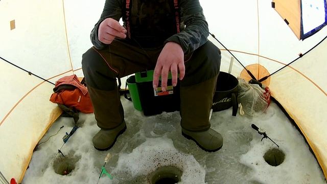 Трудовая рыбалка на Можайском водохранилище. Февраль 2021 года. смотреть онлайн