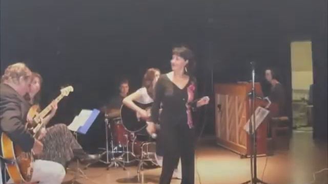Viviane Gorrias chante "Oh! Louis" (de Michel Polnareff) смотреть онлайн