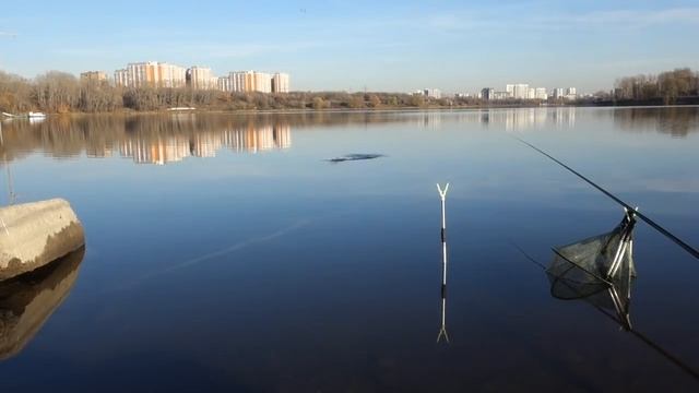 Рыбалка на Борисовском пруду в предзимье. Ловля живца. смотреть онлайн