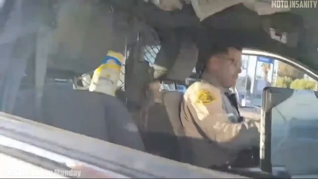 15 Minutes of Cool & Angry Cops vs. Bikers [Police vs Bikers] | EP#16 смотреть онлайн