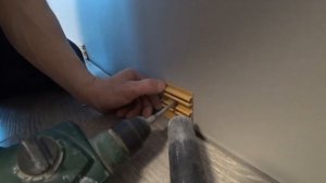 ПВХ плинтус RicoColor. Крепление плинтуса на клипсы.