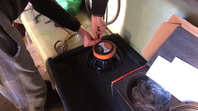 Установка динамиков от компании DL AUDIO Raven 200, в полку багажника Chevrolet Niva 2017 года смотреть онлайн