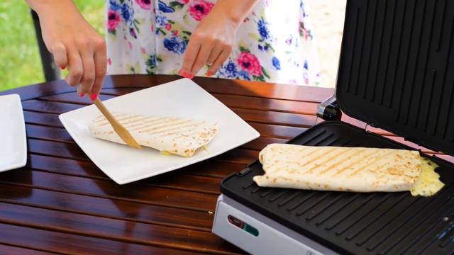 Kontaktní gril Concept Premium GE3000 se 4 výměnnými deskami смотреть онлайн