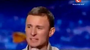 парень читает рэп на шоу «Талант»