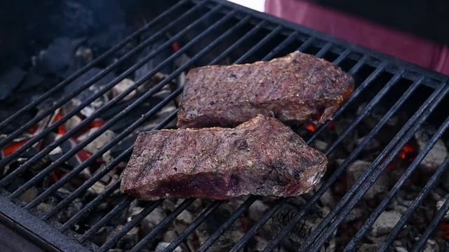 Стейк с мини-кукурузой на гриле от шефа МясновЪ смотреть онлайн