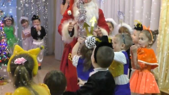 КЛИП НОВОГОДНЕГО УТРЕННИКА / ГРУППА ПЧЕЛКИ смотреть онлайн
