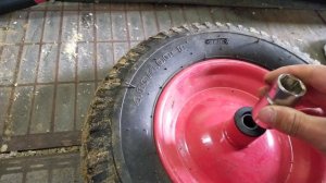 Ремонт садовой тачки.Замена подшипников.