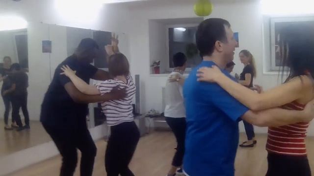 Урок сальсы с Чино - El More ft El Dan "Tremenda Pinta" смотреть онлайн