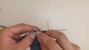 Вязаные варежки для новорожденных