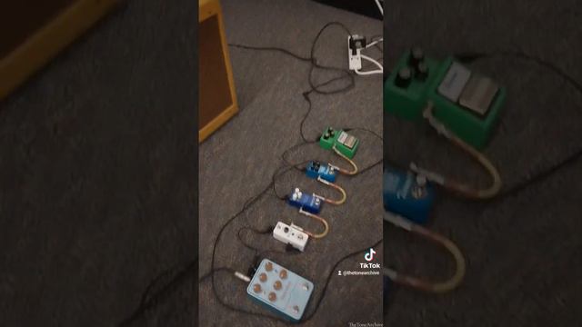 Plugging a Gretsch G5422TG Hollow Body into a Fender 5E3 Tweed Deluxe смотреть онлайн