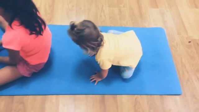 Стефания с мамой на работе?маленькая гимнастка?1,4 года? смотреть онлайн