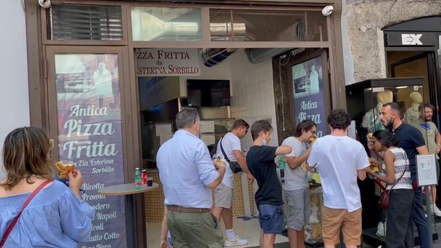 NAPOLI FOOD TOUR - VIA TOLEDO смотреть онлайн