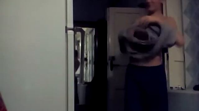 Как снять быстро футболку (лайфхак) смотреть онлайн