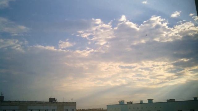 Таймлапс неба, солнечные лучи, облака (time-lapse sky, sunrays, clouds) смотреть онлайн