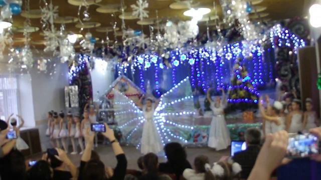 Ансамбль Родничок " Вальс снежинок " смотреть онлайн
