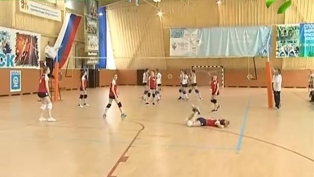 В Ноябрьске прошли соревнования по волейболу среди девушек смотреть онлайн