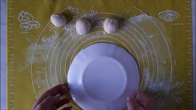 Домашние чебуреки на заварном тесте. САМЫЕ ТОНКИЕ, ПУЗЫРЧАТЫЕ и СОЧНЫЕ! смотреть онлайн