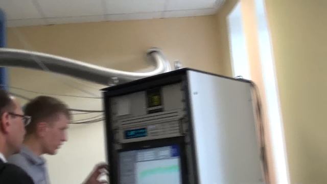 С.М. Дмитриев знакомится с устройством криостата смотреть онлайн