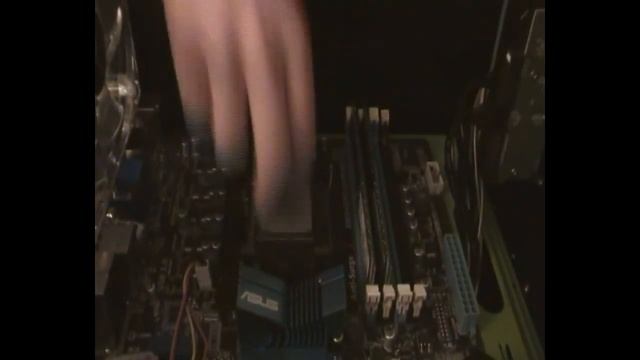 How To Install A CPU (AM3) смотреть онлайн