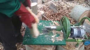 Маленький Дровокол с двигателем от стиральной машины.