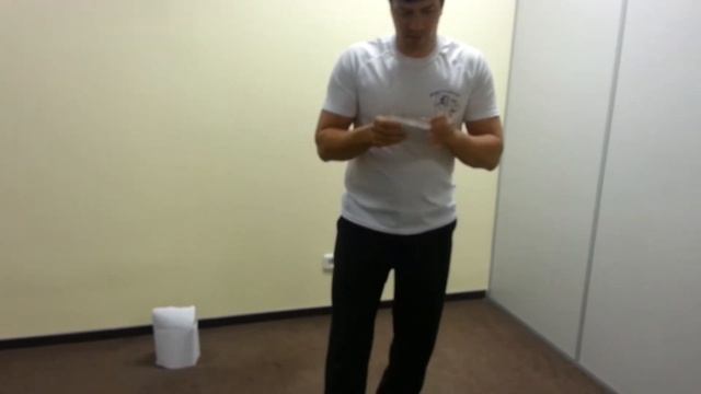 Разрывание отрывного календаря / Tearing of calendar (365 pages) смотреть онлайн