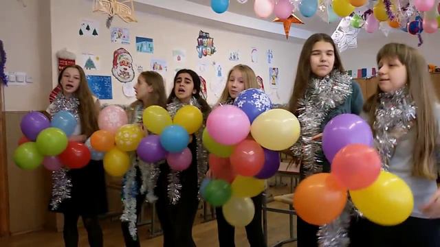 Last Christmas (поют девочки 7-в класса) Гимназия 183 "Фортуна" смотреть онлайн