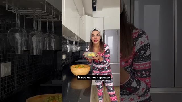 ГОТОВИМ ОЛИВЬЕ ? #фудблогер # #вкусно #еда #салат #оливье #рецепты смотреть онлайн