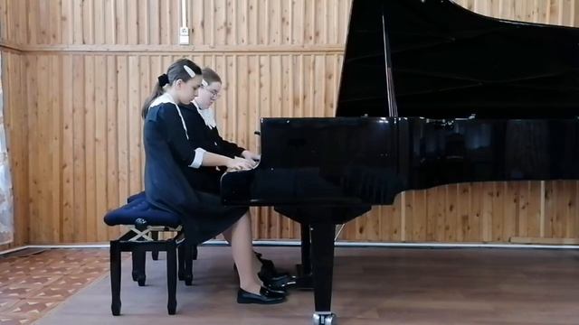 С. Халаимов "Школьный вальс" исполняют Маркитан Диана, Жеребецкая Екатерина. МОБУ ДО ДМШ г.Тынды. смотреть онлайн