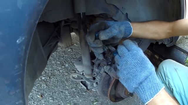 Как поменять задние тормозные колодки Ford Scorpio 2 . Что делать с поршнем супорта смотреть онлайн