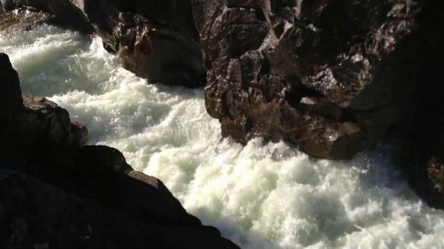 Водопад в верховьях реки Енисей смотреть онлайн