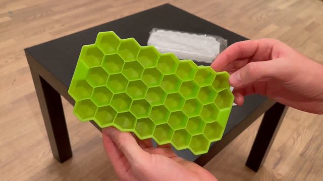 Силиконовая форма для льда в виде сот. Контейнер для заморозки льда с крышкой. смотреть онлайн