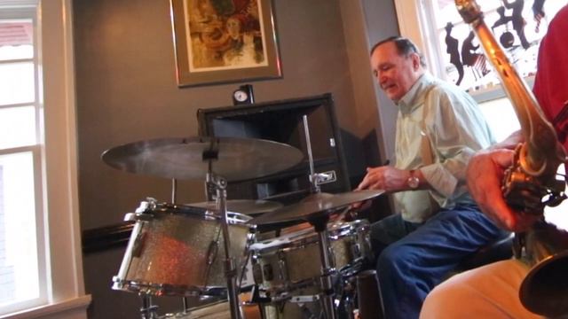 "In a Mellow Tone" performed by Jim Stack, Doug Henry, and Reed Batton at the Cajun Queen, Charlott смотреть онлайн