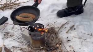 #Турбопечка. Жарим купаты зимой на берегу Финского залива. Аппетитный вкусный звук.