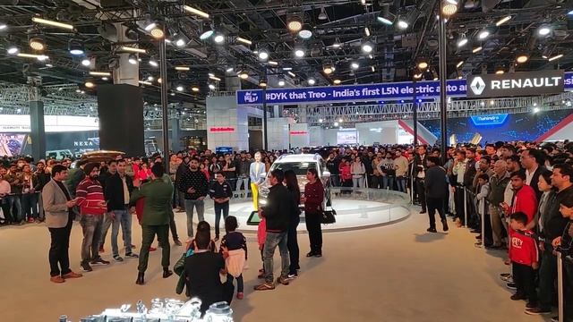 SUZUKI FUTURO - e | SUZUKI JIMNY AND RENAULT SYMBOIZ | TWIZY | ZOE | AUTO EXPO 2020 смотреть онлайн